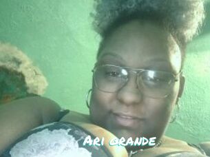 Ari_grande