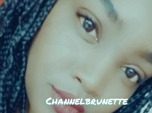 Channelbrunette