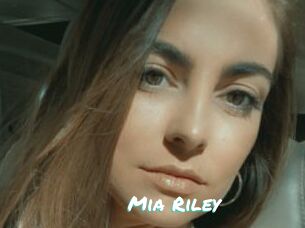 Mia_Riley