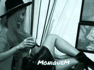 MoniqueM