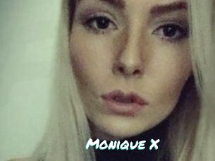 Monique_X