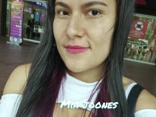 Mia_joones