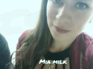 Mia_milk
