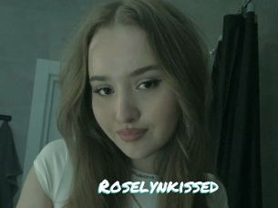 Roselynkissed