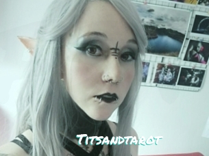 Titsandtarot